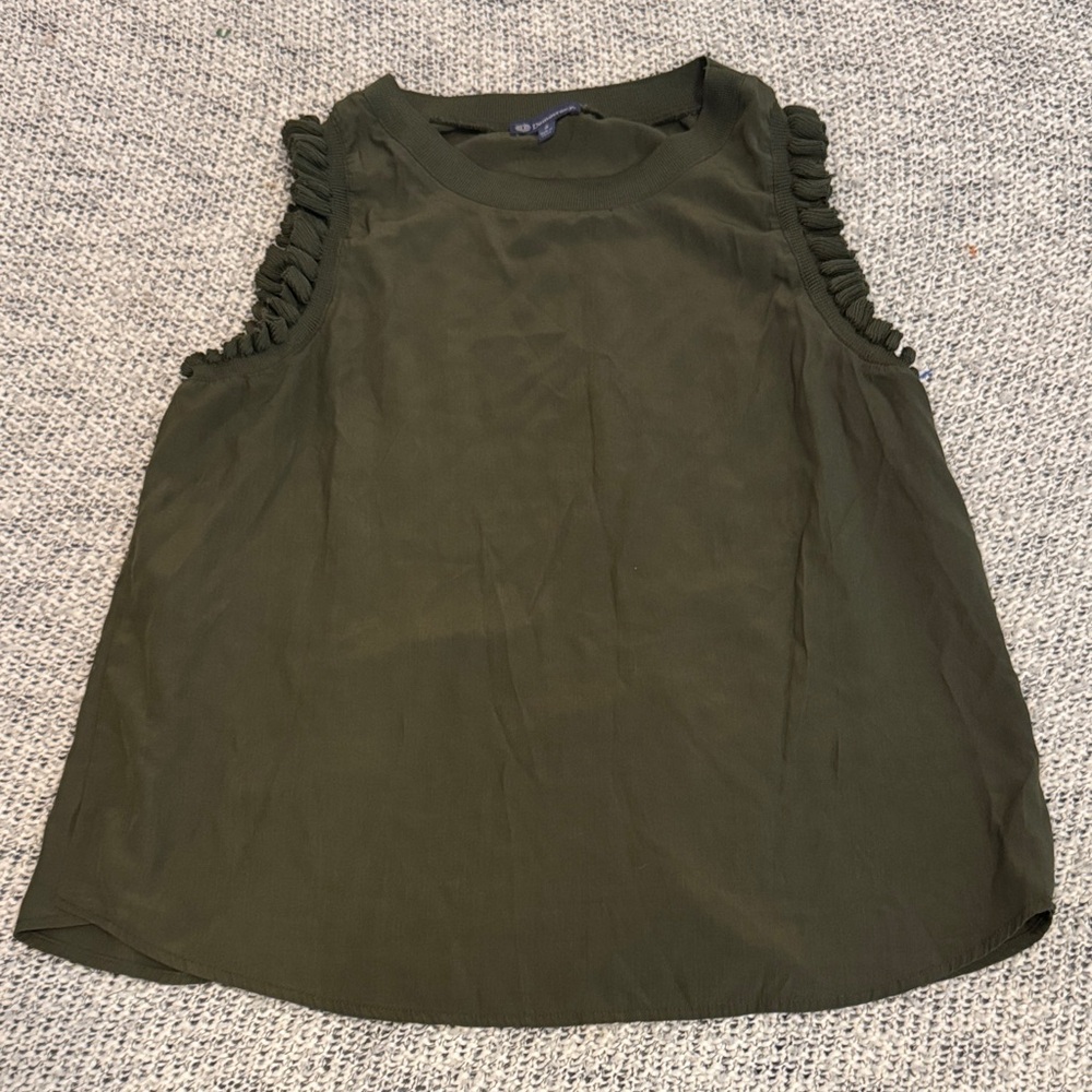 Democracy Women’s Olive Green Sleeveless Top Size Small – Ruffle Trim